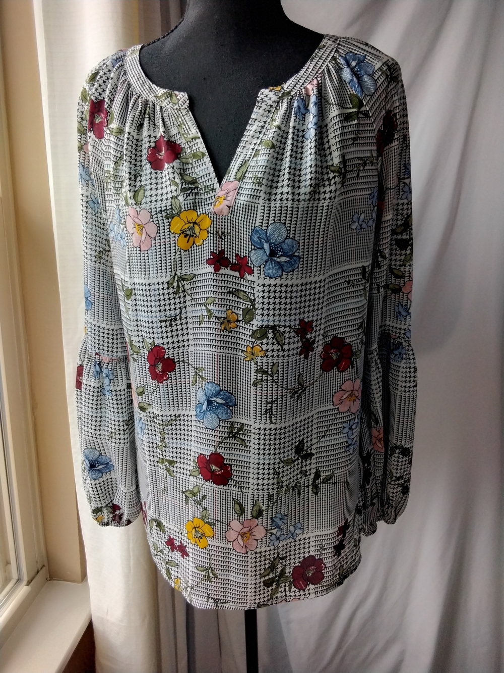 Floral Plaid Long-Sleeve Women's Blouse - White with Multicolor Flowers